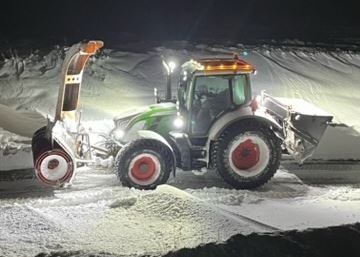traktor med sneslynge